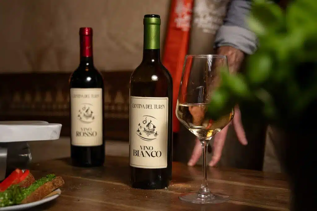 Expérience vin rapide à la Trattoria da Turin en Ligurie