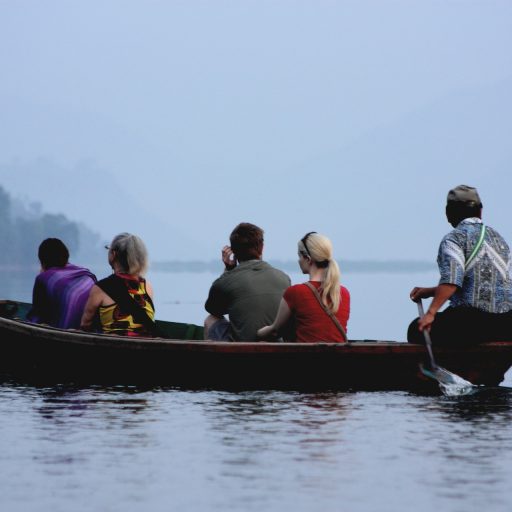 Navigation sur le lac Fewa
