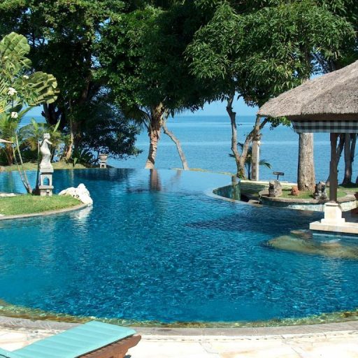 un cadre relaxant à Lovina, entre mer et montagnes, pour une escapade tranquille