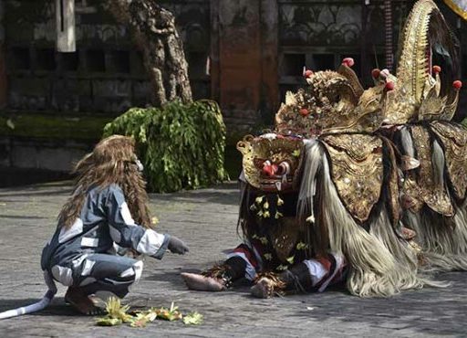 La danse traditionnelle de Barong au village de Batubulan
