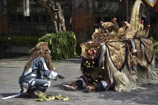 La danse traditionnelle de Barong au village de Batubulan