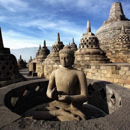 Le temple de Borobudur, c'est le plus grand temple bouddhiste au monde