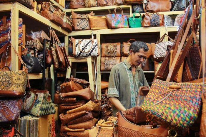 La fabrication de produits artisanaux de la région de Yogyakarta