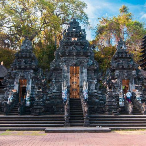 Le temple de Goa Lawah