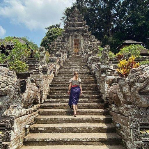 explorer la culture traditionnelle et les lieux classiques de Bali, par exemple le temple de Kehen