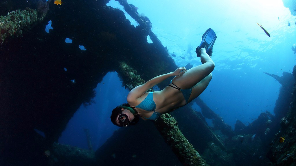 Faire une plongée en masque et tuba et découvrez l’épave du bateau Liberty avec ses poissons multicolores