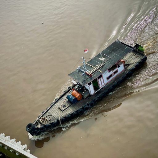 example le Klotok ou bateau