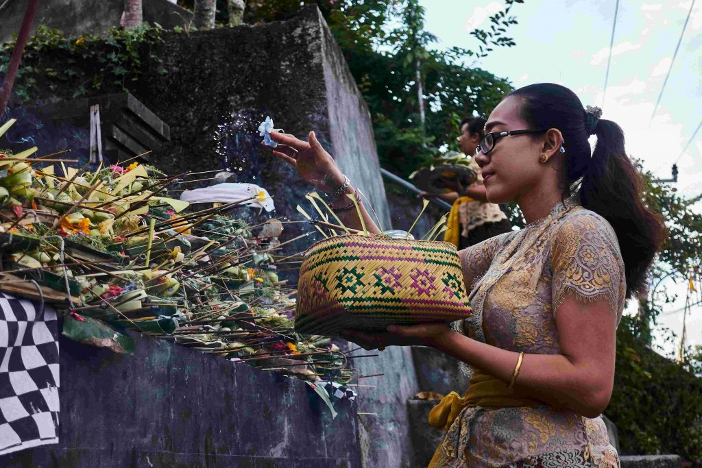 Un avant-goût de la vie balinaise, les offrandes quotidiennes et les gâteaux de cérémonie
