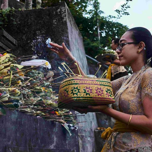 Un avant-goût de la vie balinaise, les offrandes quotidiennes et les gâteaux de cérémonie