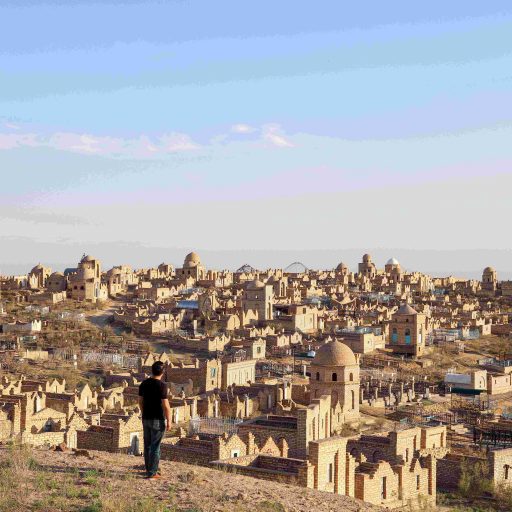 Sur la piste des caravansérails de Tashkent à Termez